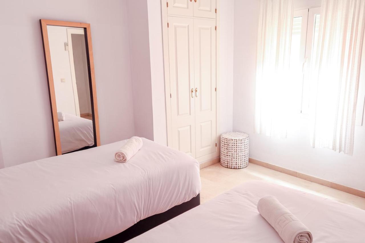 Urban Colours Sauceda VII Apartment เซบีญา ภายนอก รูปภาพ