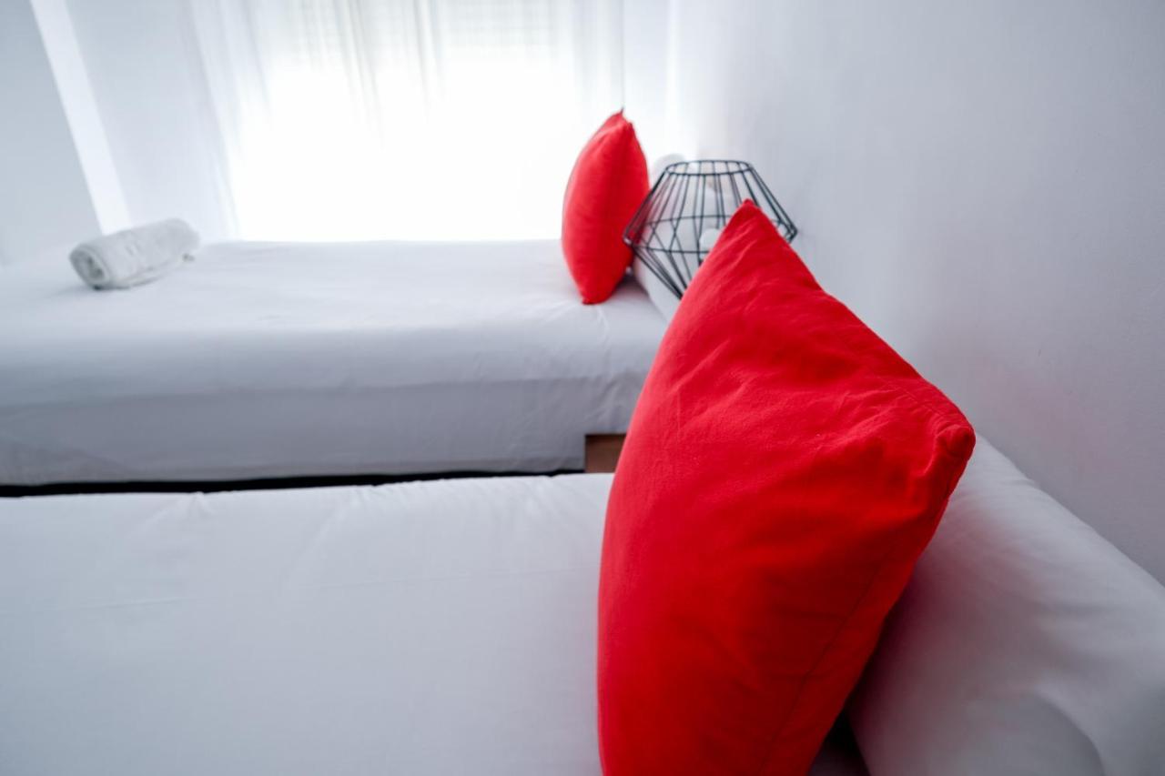 Urban Colours Sauceda VII Apartment เซบีญา ภายนอก รูปภาพ