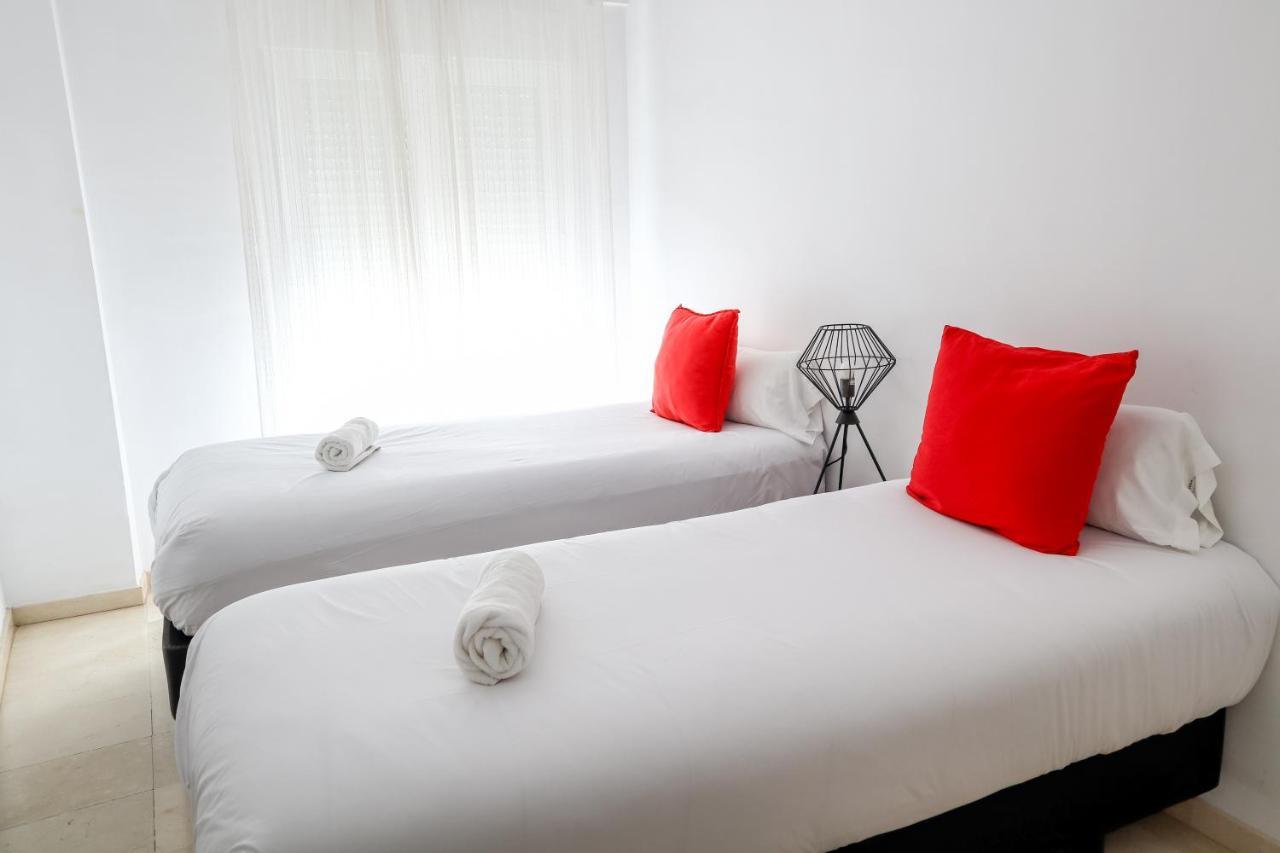 Urban Colours Sauceda VII Apartment เซบีญา ภายนอก รูปภาพ