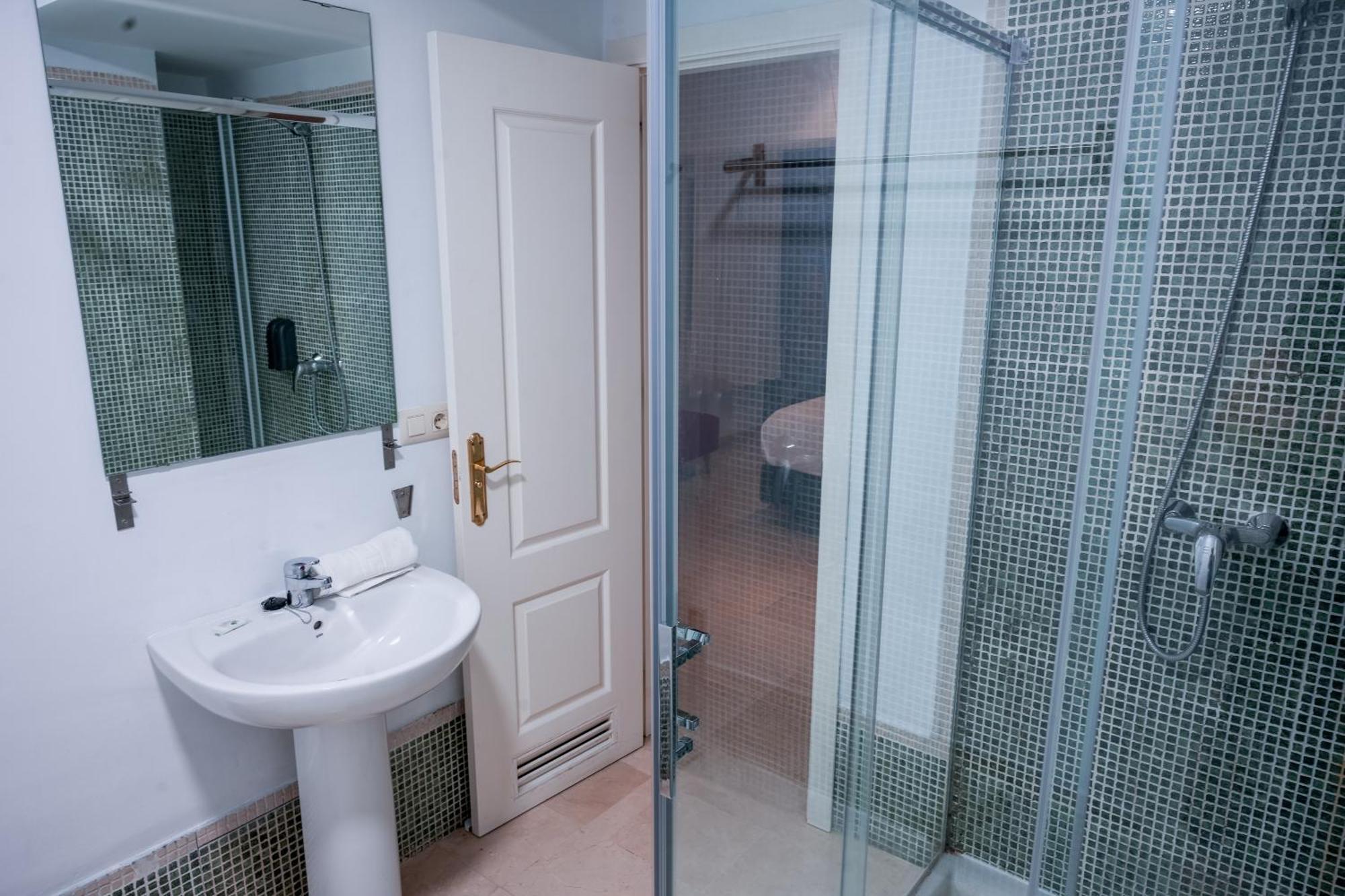 Urban Colours Sauceda VII Apartment เซบีญา ภายนอก รูปภาพ